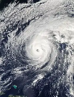 Nicole à son apex le 12 octobre à 17 h 50 UTC.