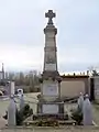 Le monument aux morts près de l'église (déc.&nbsp;2009)