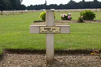 La tombe du général Barbot, commandant de la 77e division lors de la 2e bataille d'Artois.