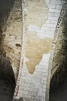 Chapelle des Trente-Cierges : décor en faux appareil.