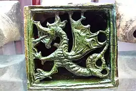 XVe siècle - Carreau de poêle avec dragon. Oberhausmuseum