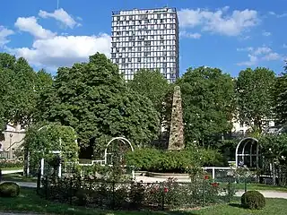 Obélisque du square René-Le Gall, Jean Charles Moreux (1938).