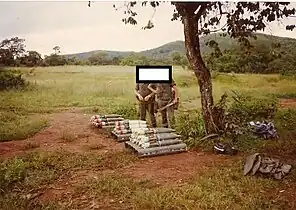 Obus de mortier français de calibre 120 mm explosifs en vert et fumigènes en blanc de MO 120 RT en 1992.