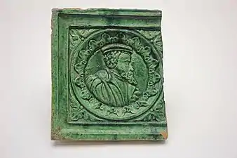 Carreau de poêle avec portrait de l'empereur Charles V, probablement en Haute-Autriche, années 1520