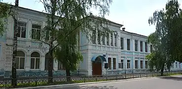 Le gymnasium de filles classé.