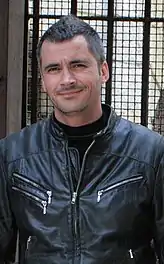 Photographie en couleurs, représentant un homme (Olivier Minne).