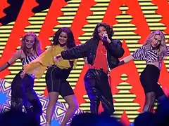 Omar Rundberg interprétant Om om och om igen