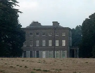 Ombersley Court, siège des barons Sandys of Omberley. La propriété a été rachetée à la mort du 7e baron après être restée 300 ans dans cette famille.