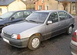 Opel Kadett cinq portes (1989–1991)