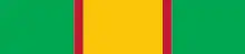 Représentation coloriée d'une barrette de décoration avec au centre une bande jaune encadrée par deux traits rouges eux-mêmes encadrés de deux bandes vertes tous verticaux.