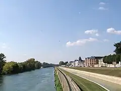 Le marché d'Orléans se tient au bord de la Loire.