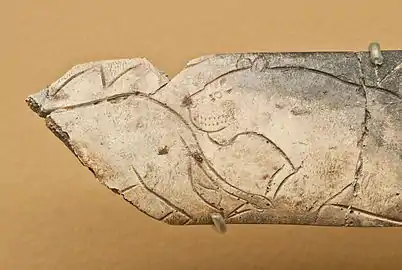 Os gravé de lionnes,grotte de La Vache (Ariège)- Musée d'Archéologie nationale