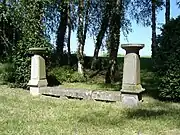 Le banc-reposoir à l'intersection de la D 9 et de la D 913 (1811).