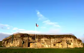 Vue de l'entrée de l'ouvrage.