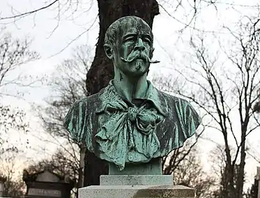 Buste d'Auguste Vitu, 1901, Paris, cimetière du Père-Lachaise.