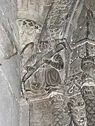 Sculptures en bas-relief.