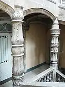 Les colonnes au premier étage.