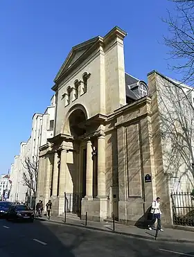 Façade de la cathédrale rue des Saints-Pères.