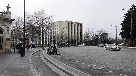Université Paris-Dauphine.