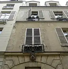 No 10 : immeuble inscrit partiellement MH.