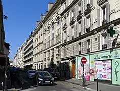 Rue vue depuis la rue des Trois-Bornes.