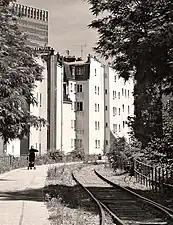 Passage piéton et voie.