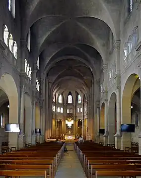 Nef, vers le chœur.