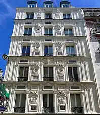 No 89 : façade d'immeuble.