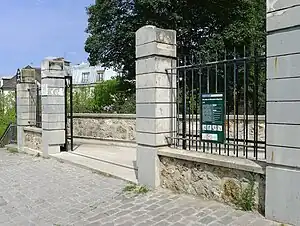 Entrée du square Marcel Bleustein-Blanchet.