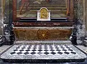 Autel et tabernacle.