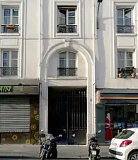 No 63 : porte d'entrée.