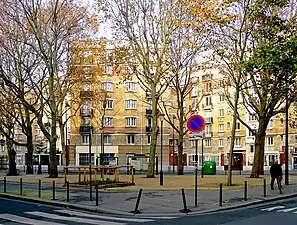 Place entre les rues de Meaux, Armand-Carrel et Lally-Tollendal.