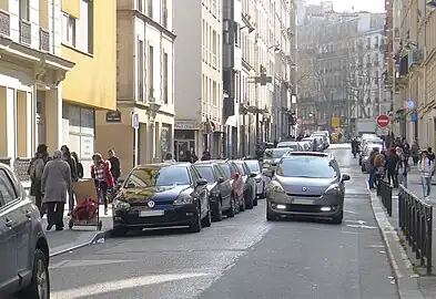 Rue vue en direction du boulevard Ornano.