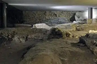 Vestiges de fondations.