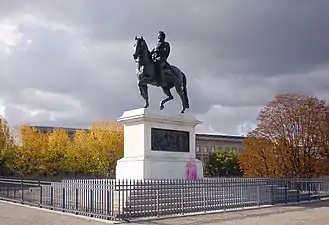 Place du Pont-Neuf, avec la statue équestre d'Henri IV (Paris 1er).