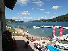 le lac de Paladru depuis un des plages privées.