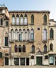 Palais Donà (droit)