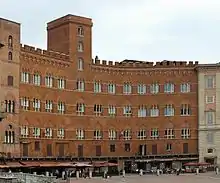 Le palazzo Sansedoni.