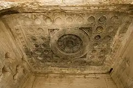 Temple gréco-romain de Bêl à Palmyre. Transcription en pierre des plafonds gréco-romains en bois et/ou en stuc.