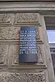 Plaque commémorative sur sa maison au 25 rue Haštalská à Prague