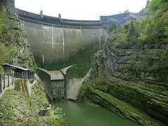 Vue aval du barrage.