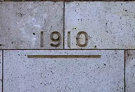 Paris, sur le pont Alexandre-III.