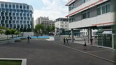 Les bâtiments vus depuis le square du Cardinal-Petit-de-Julleville, en 2015.