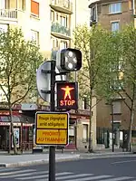 Signalisation piétons et indicateur d'alimentation.