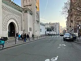 Image illustrative de l’article Parvis Abdelkader-Mesli