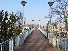 La passerelle vue depuis la rive cristolienne