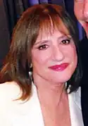 Patti Lupone dans le rôle de Kathy Pizazz.