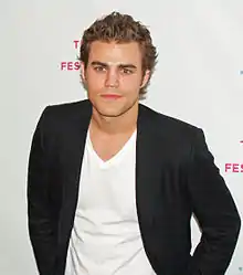 Paul Wesley interprète Donnie.
