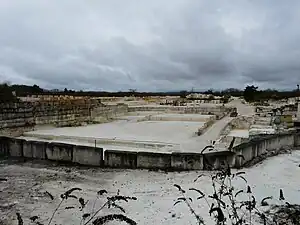 Carrière de calcaire à Paussac-et-Saint-Vivien.