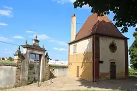 Porte du couchant et pavillon d'entrée du domaine de Chamgrenon.